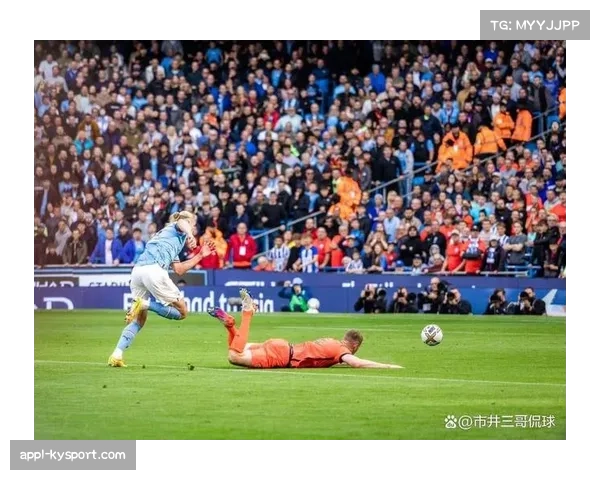 曼城主场伊蒂哈德球场完成草皮更换，以最佳状态迎接半决赛